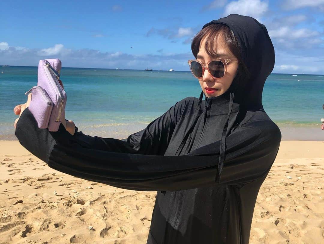 飯窪春菜のインスタグラム：「🌴🌈☀️ ・ ・ 何か写真無いかなあ〜と思ったら載せていなかったハワイの写真が☺️ ・ 海に行った後はワイキキをプラプラして、ピンク色の可愛いホテルでお茶しました💓 ・ ・ ・ #hawaii  #travel  #はるなの毎日  #飯窪ってる」