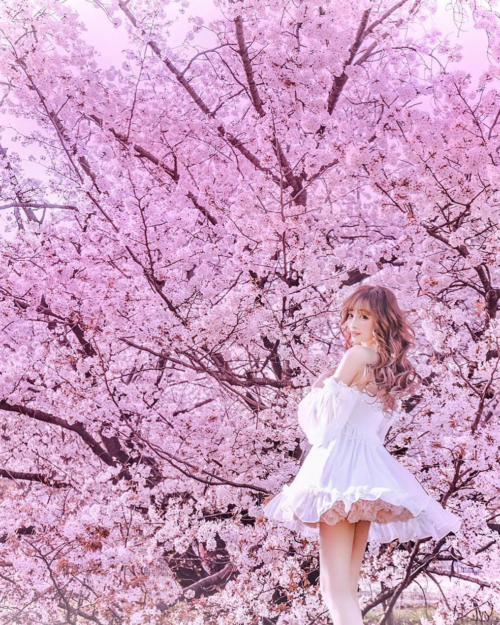 真優川咲さんのインスタグラム写真 - (真優川咲Instagram)「#🌸#👗#👼🏻#🌤#🎀 💫✨ ❀ 🌸#SAKURA to【 @riina_couture 】#onepiece 🌸 #ちゅちゅ を添えて..👩🏼‍🍳💁🏼‍♀️ ( *´³(´꒳` *)ﾁｭｯ🍽💋 #可愛すぎて ..一目惚れ #ワンピ 👗🙈🌸💗 ❀ ❀ みんな素敵な #自粛 #にちようび 🏡✨ 過ごせたな？🥰🌸 ～あともう一辛抱 (๑و•̀ω•́)و🧚🏻‍♀️💫 #美意識 あげて💖 一緒に乗り越えようね 😘🤝🌸 #ootd #Whiteonepiece #chuchu #happy #Love #桜  #咲to桜🌸」4月5日 23時19分 - saki_411