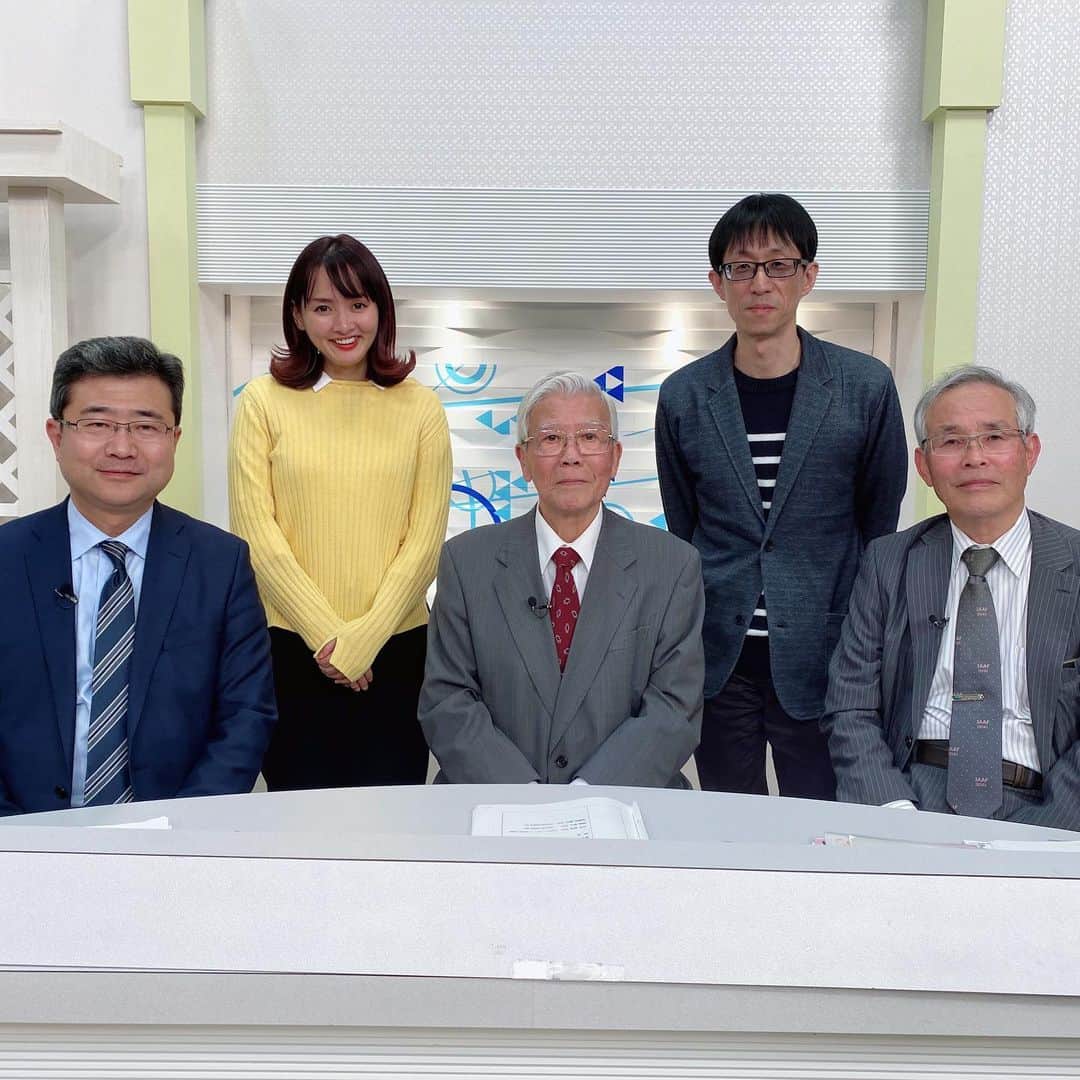朋未のインスタグラム：「全部見せます！kix泉州国際マラソン2020  今年も共演させていただきました！ KIX泉州国際マラソン  ５年前に挑戦したフルマラソン。  下関出身だったわたしが泉州でお仕事をしたことで泉州が大好きになり、泉州に恩返しがしたくて走ることを決めた泉州マラソン。  宮里さんや松井さんがいなきゃ絶対走れなかった。  走った5000人が全員主役なので、こういう企画は最高だと思います！ぜひご自分、大好きな人、家族、チームメイトの姿を見つけてください。  今年も泉州マラソンのレジェンド、岡崎さんと美濃部さんにお会いできました♡ そして#kix泉州ツーリズムビューロー の中村さんは 出身が同じ、同じ愛知県の人と同じ二月に結婚して わたしが結婚した2/22は奥様のお誕生日という、なんとも共通点が多いという奇跡😂  今年もありがとうございました😊  #kix泉州国際マラソン #kix泉州国際マラソン2020 #岡崎延之　さん　#美濃部勝行 さん　#坂下和也 さん  アナウンサーの坂下さんには、レポーターとして悩んでる時よくオンラインボイスレッスンしていただきました（╹◡╹） 新天地でもがんばります！ 声に悩んでる方はぜひ坂下さんに！✨」