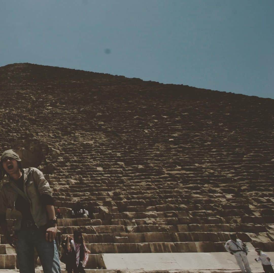 古市憲寿さんのインスタグラム写真 - (古市憲寿Instagram)「どこにも行けないから、旅の記録を見返している。写真って何で撮るかわからなかったけど、こんな日のためにあるのか。　#写真旅行 #2008年 #エジプト」4月5日 23時28分 - poe1985