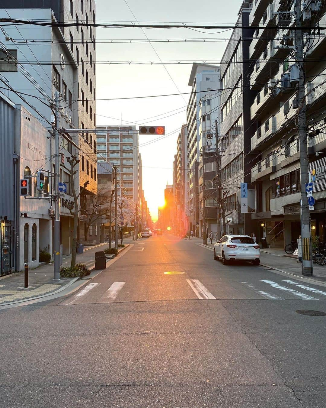 木村沙織さんのインスタグラム写真 - (木村沙織Instagram)「. 赤信号な毎日も 必ずいつか青になる🌏🌈🌈 . . #夕日がきれいだった日」4月5日 23時33分 - saoriiiii819