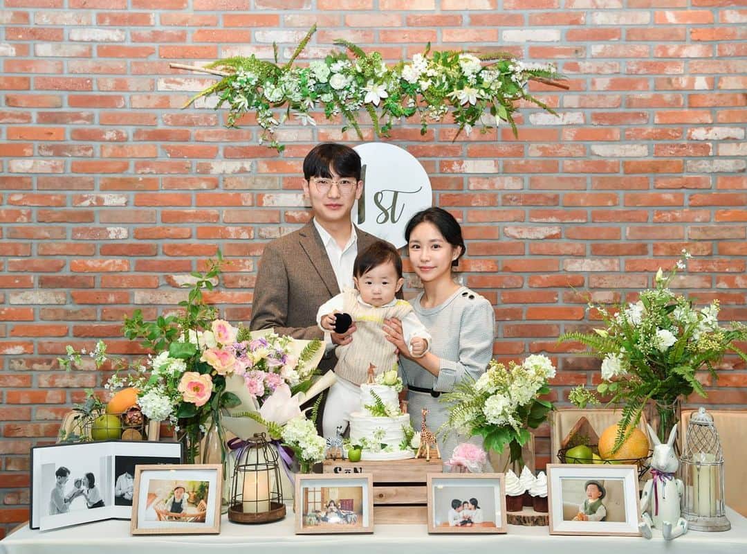 Han Ga Eunさんのインスタグラム写真 - (Han Ga EunInstagram)「로현이 첫돌 #기록 #가족」4月5日 23時43分 - gaeungbebe