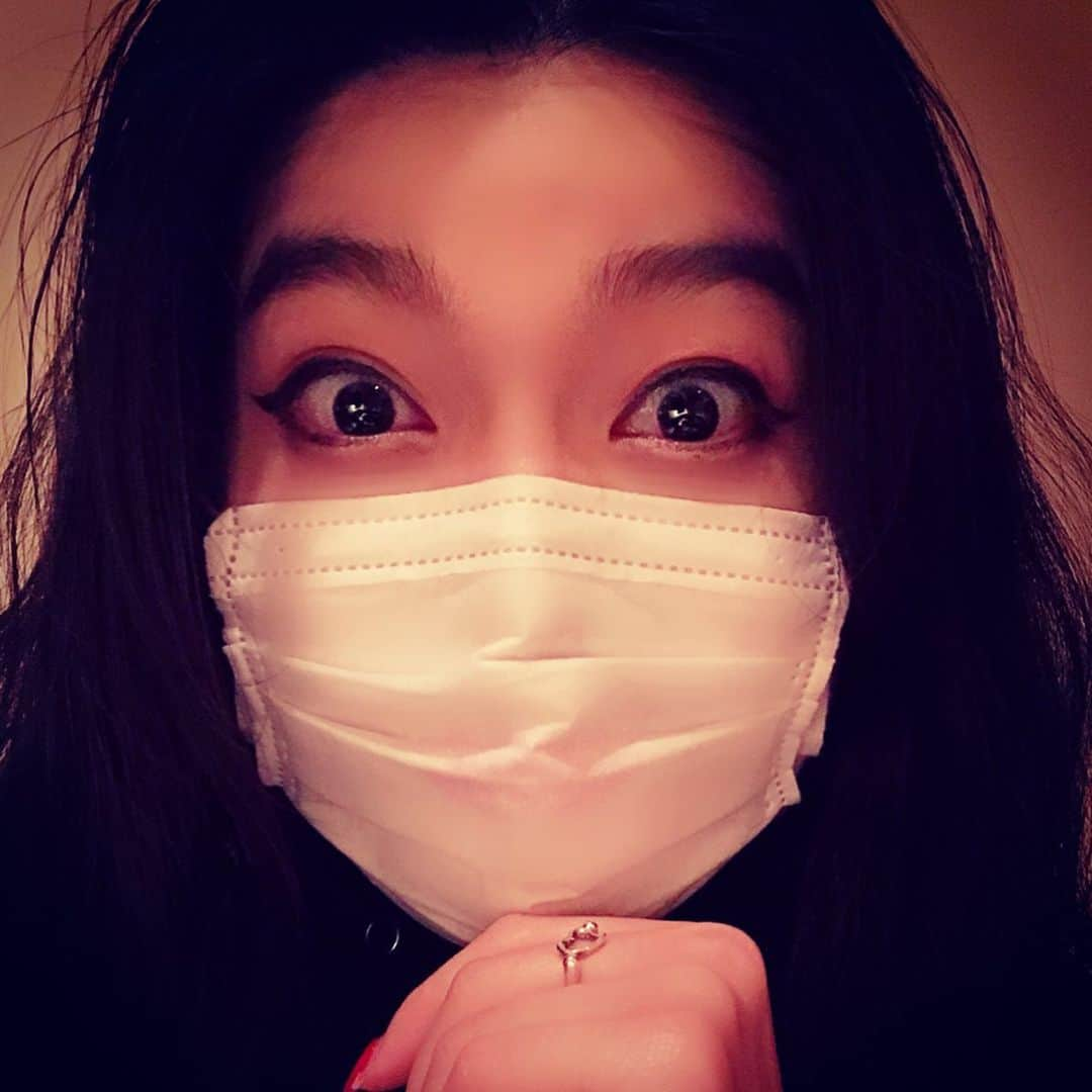 益子寺かおりさんのインスタグラム写真 - (益子寺かおりInstagram)「眼で殺し、眼で語る♡ ・ #マスク装着時も #楽しく楽しくやらしくね♡ #アクメ顔 #ベッドイン　#bedin」4月6日 0時29分 - kaori_masuco