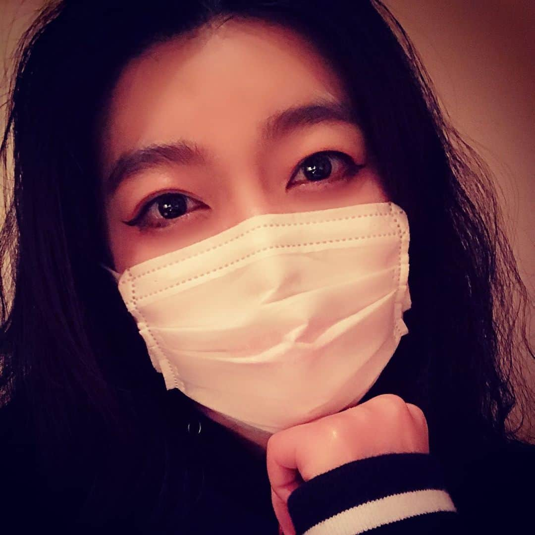 益子寺かおりさんのインスタグラム写真 - (益子寺かおりInstagram)「眼で殺し、眼で語る♡ ・ #マスク装着時も #楽しく楽しくやらしくね♡ #アクメ顔 #ベッドイン　#bedin」4月6日 0時29分 - kaori_masuco