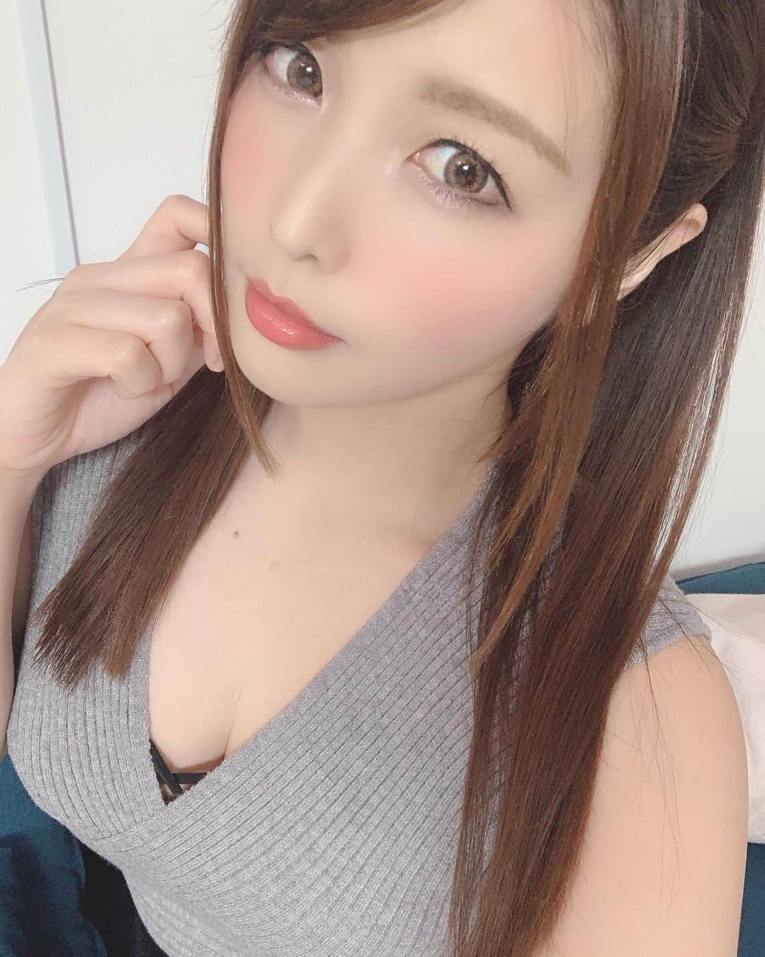 新村あかりのインスタグラム：「インスタライブ見てくれてありがとう❤︎ おやすみなさい💤😘」
