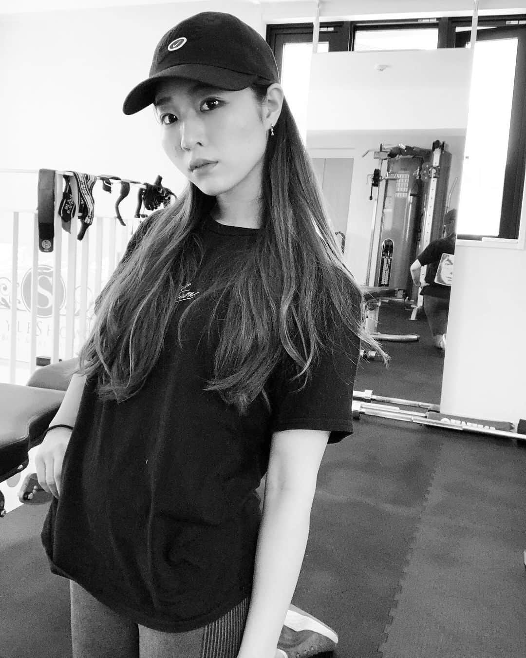 Chiharuのインスタグラム：「40分のオンラインパーソナルトレーニング始めました📱🤗 流石に身体が鈍ってる😱方はDMでご連絡下さい❣️ 体験今だけ1100円で受付中✨(事前のカード決済) . 初心者の方はもちろん、 普段はウエイト使ってる方もフォームの見直しや、普段と違うオリジナルメニュー用意します💖 . どんな感じのトレーニングなのかはジムのSTYLESHOWNのアカウントの投稿見てみてください🎵 @styleshown_gym .  #ダイエット  #シェイプアップ  #パーソナルトレーニング  #オンラインパーソナルトレーニング #オンライントレーニング #オンラインダイエット #オンラインサロン #女性トレーナー #ダイエット豆知識 #ダイエット法 #アラサー美容 #美尻美脚  #ヒップアップ #家トレ」