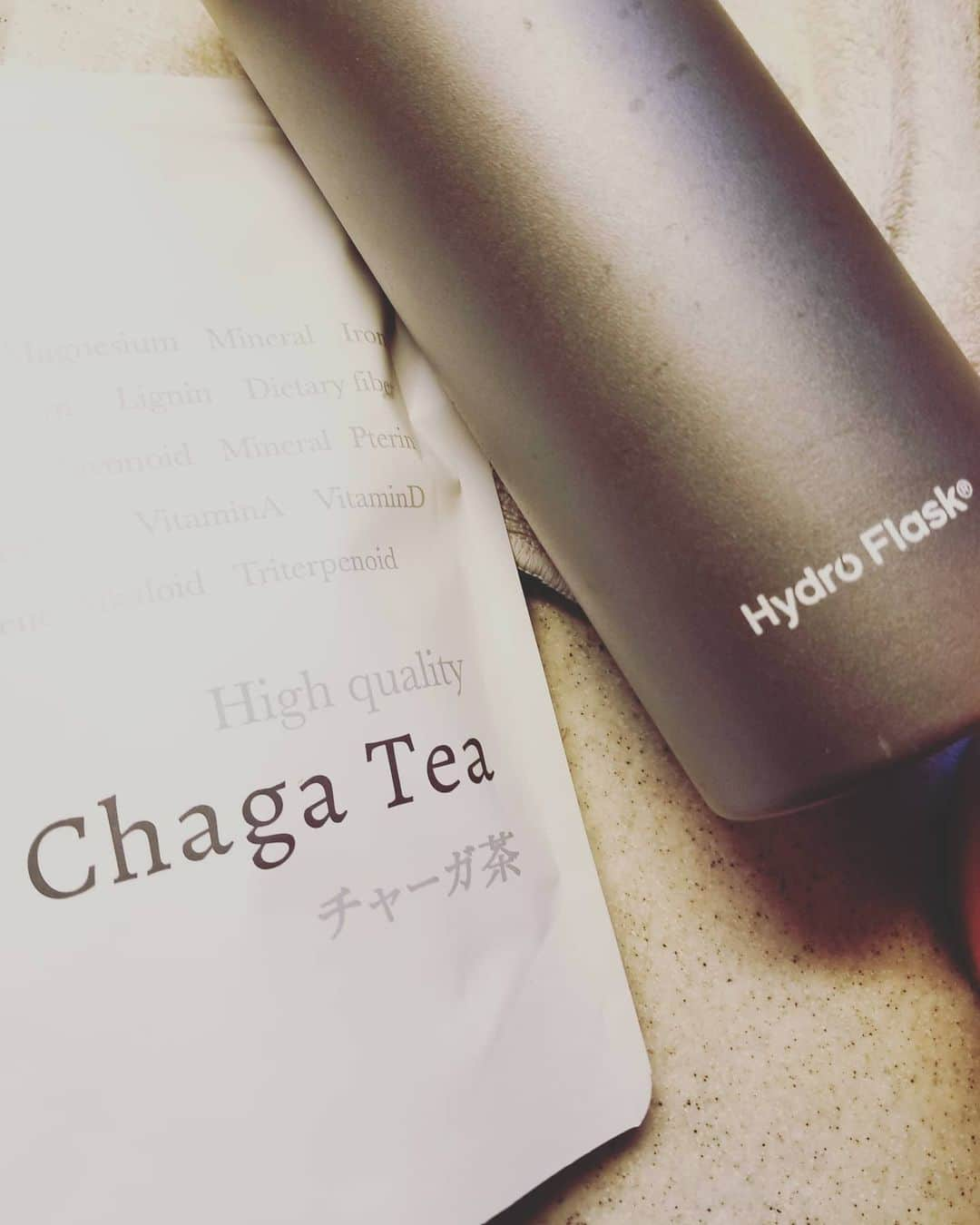 菅井悦子さんのインスタグラム写真 - (菅井悦子Instagram)「チャーガ茶、始めてます。 詳しいことは @hu_shop_official を見ていただきたいのですが、 免疫力を高めることで話題のチャーガ。 βグルカンという成分を毎日摂取した人の免疫は摂取していない人の二倍！！😳 二年、三年と続けることで更に免疫力アップしちゃうんですって！！ ノンカフェインですし、子供でも安心して飲めます。神戸では保育園でも取り入れている園も増えてるんですって！  のんびりゆっくり、15分くらいコトコト煮出して、水筒に入れて持ち歩いています。  くせも無く、とっても美味しいですよ🥰  #健康は一日にしてならず #健康は誰かに作ってもらうわけでなく自分で作り上げるもの #アサイーの30倍の抗酸化力  #1歳から飲める #免疫力アップ #病気にならないカラダ作り  #チャーガ #チャーガ茶」4月6日 12時41分 - etsuko313