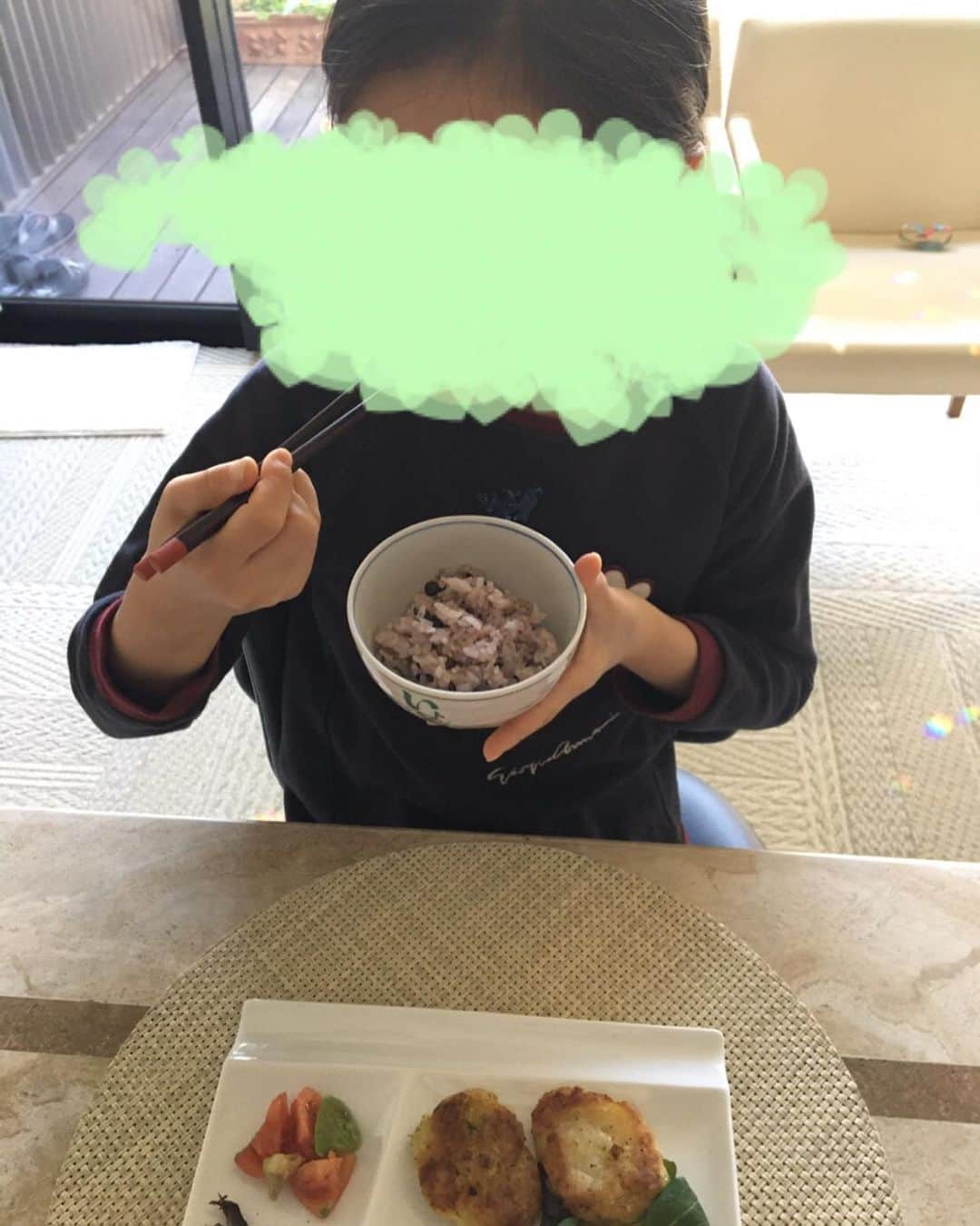 市川海老蔵 （11代目）さんのインスタグラム写真 - (市川海老蔵 （11代目）Instagram)「Photos from breakfast I see.  Perhaps dad might be able to come home tomorrow‼️‼️‼️ * 朝ごはんだね。 もしかしたら パパ。 明日帰れるかもだよ‼️‼️‼️ #市川海老蔵 #海老蔵 #成田屋 #歌舞伎 #ABKAI #ABMORI #ebizoichikawa #ebizo #kabuki #thunderparty #theater #theaterarts #actor #japan #classic」4月6日 11時15分 - ebizoichikawa.ebizoichikawa