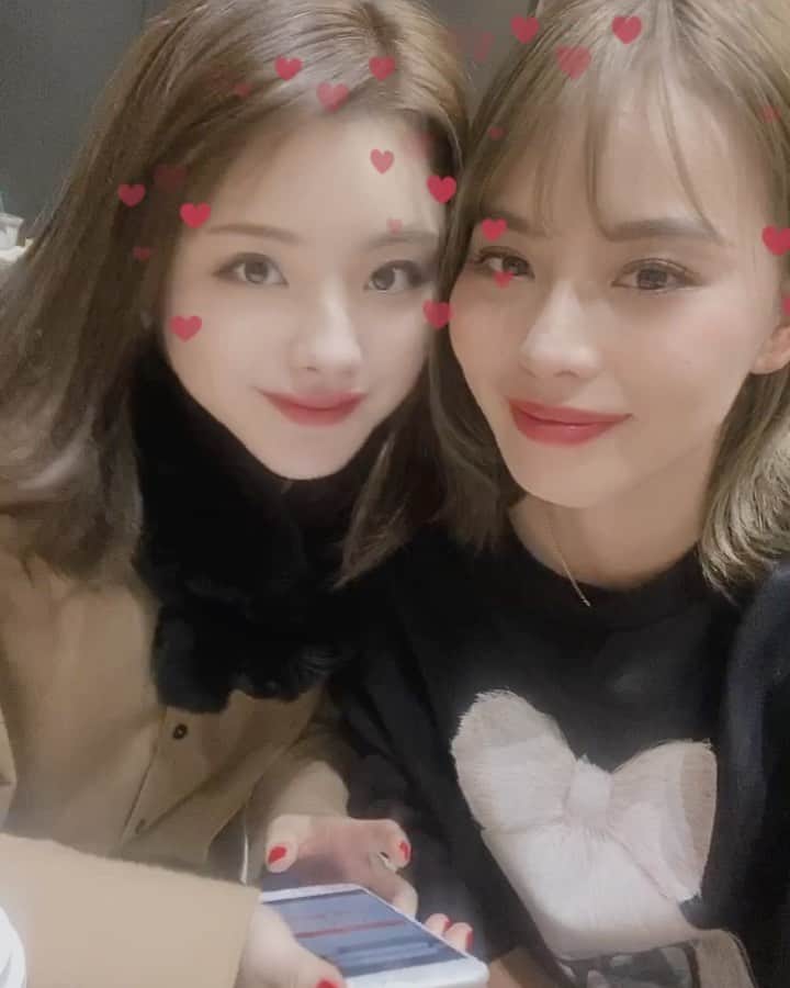 原田怜奈のインスタグラム：「すみれはなんて言ってるでしょう。 . . . . . . . . 正解は、 また次の投稿で♥️ . . . @sumire0208  #最近ずっと家　#ゴルファー　#女子ゴルフ　#すみれい . 今まで載せてなかったのとか あげていくから見てね♥️」