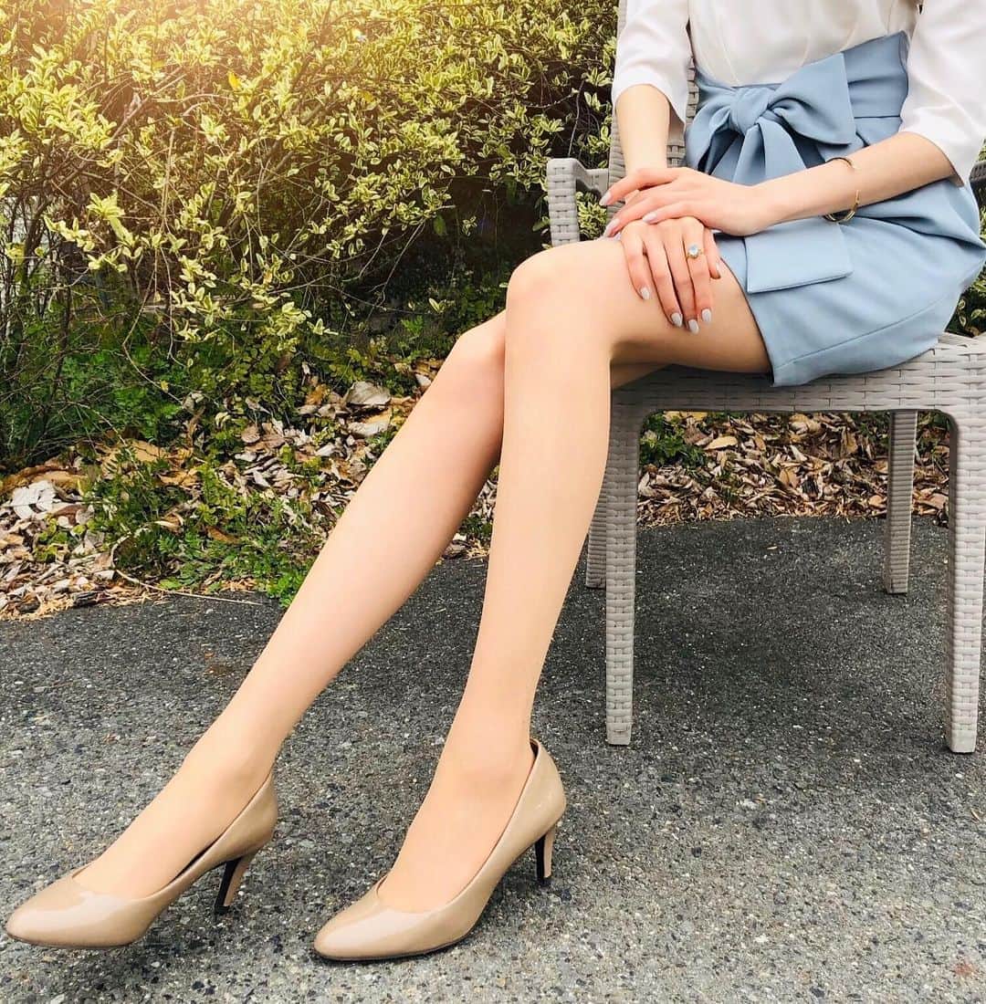 彦坂桜さんのインスタグラム写真 - (彦坂桜Instagram)「🌿🌱🍃 左足首にキラキラビジュー✨ さりげなく可愛いストッキング。 デザインもののストッキングを履いていると、自然と脚に意識できます。」4月6日 12時03分 - sakura10h