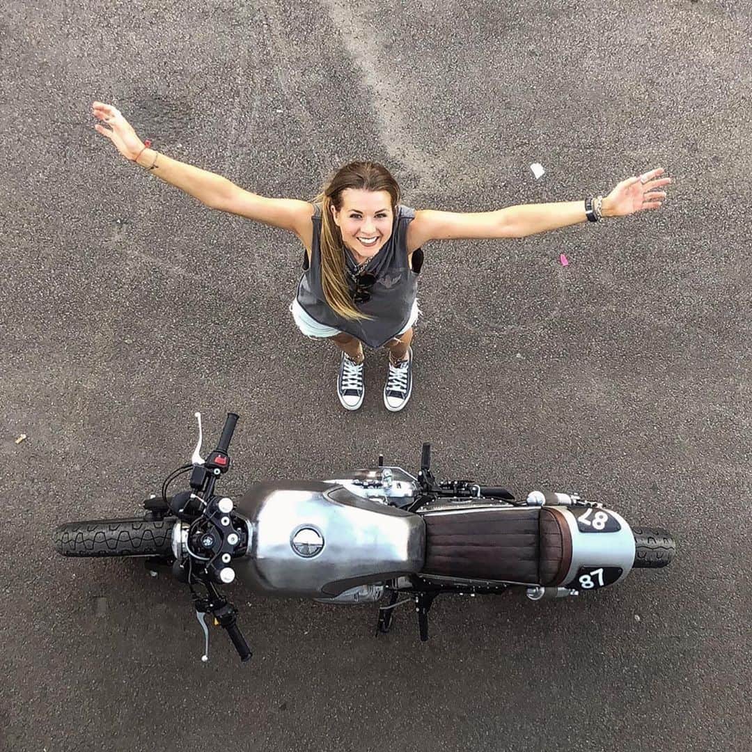 epidemic_motorsさんのインスタグラム写真 - (epidemic_motorsInstagram)「Via  @idaliol Oh Friday, let me hug you!! 🤗 . . (Pic from summer 2019)」4月6日 3時37分 - epidemic_motors