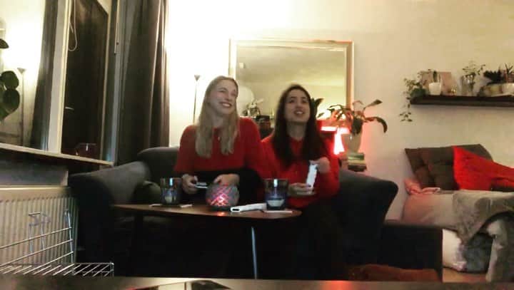 ジャッキー・グローネンのインスタグラム：「I miss sundays like these.  @jenzel07」
