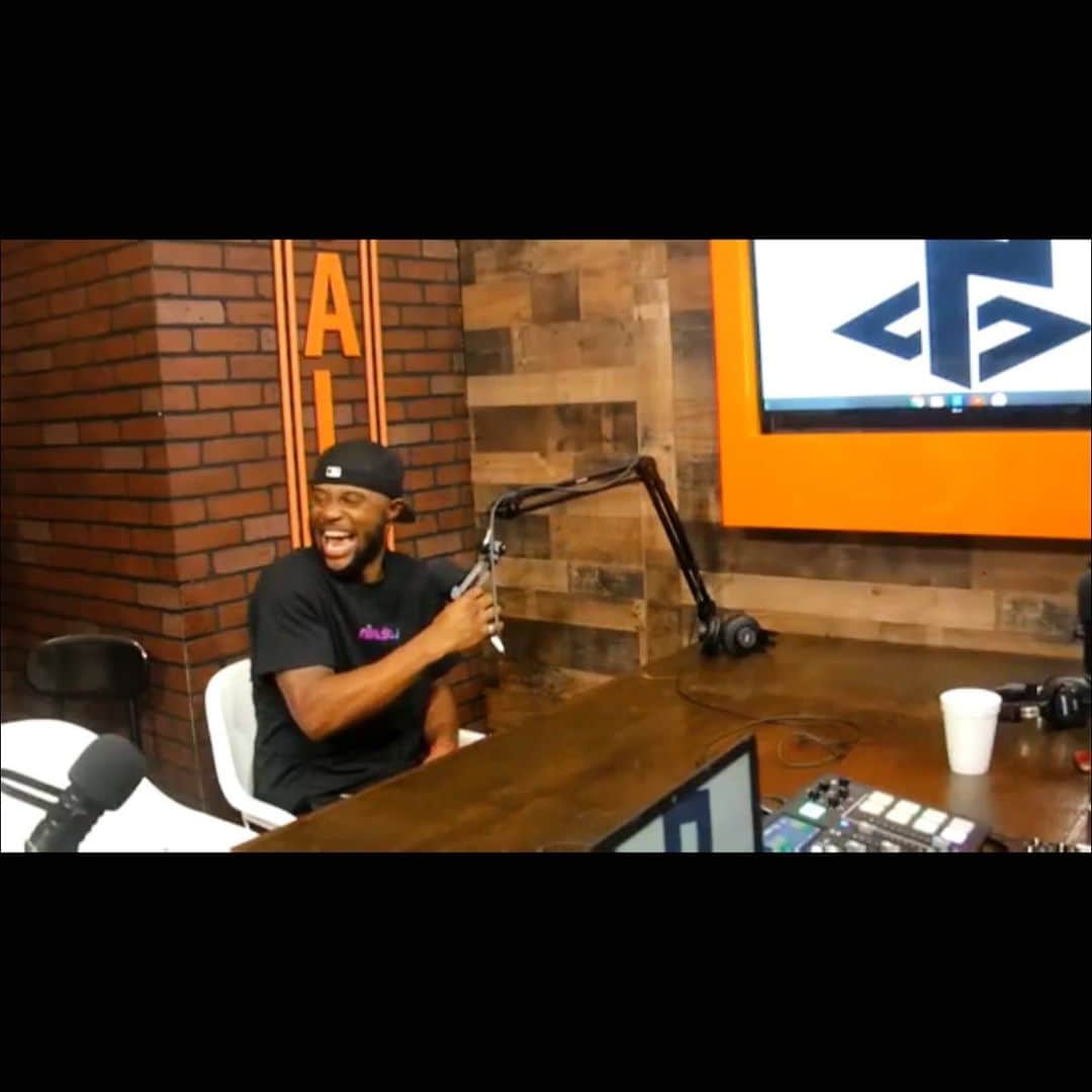 ダショーン・ジョーダンのインスタグラム：「Good times & Good vibes with the AZ fam @pod_son Thanks for having me on the podcast big bro, Link in bio! 🙏🏾❤️💫」