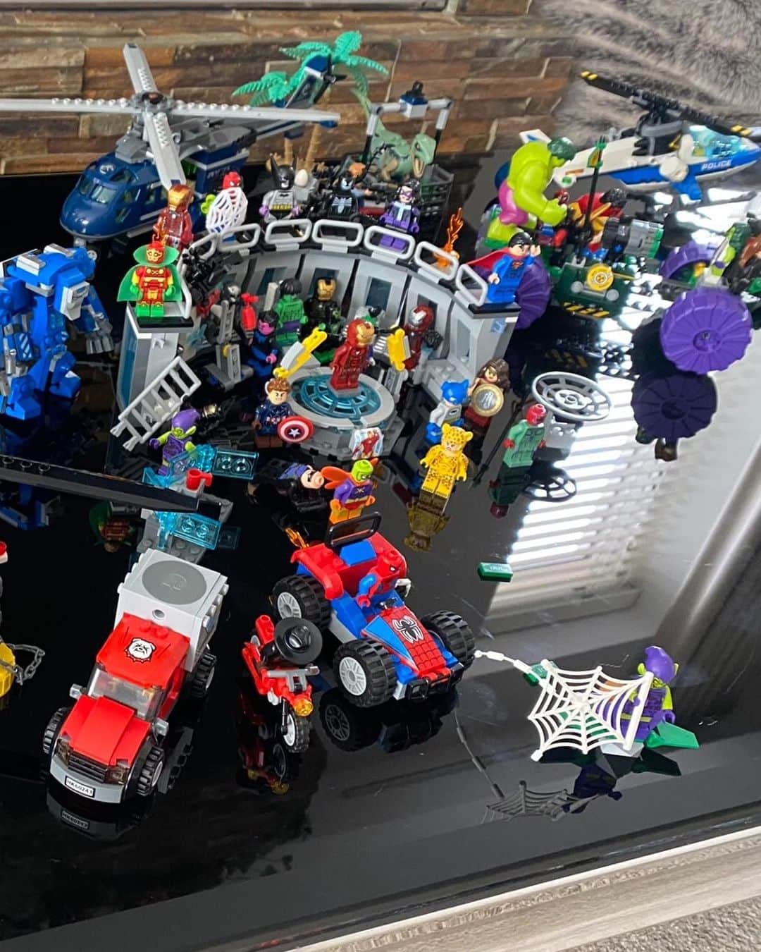 セオ・ウォルコットさんのインスタグラム写真 - (セオ・ウォルコットInstagram)「Productive weekend in the Walcott house #LEGO  Tag me in your Lego builds and show me how creative you’ve been! #stayhome #stayhomesavelives #hometeam #legostagram」4月6日 4時39分 - theowalcott