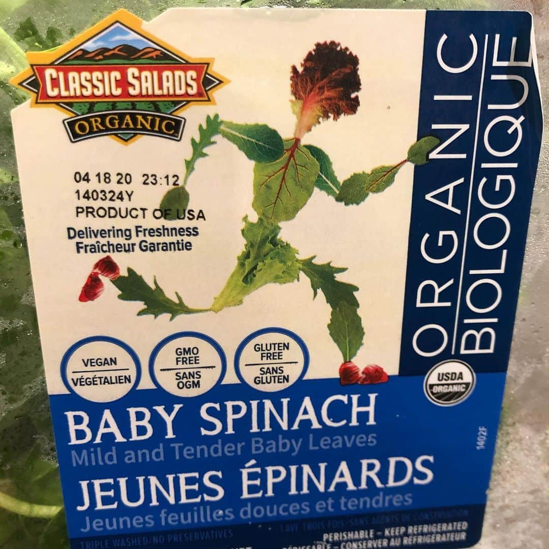 エズラ・クーニグのインスタグラム：「this salad man really made my week. hope he brings you joy as well. btw - new Time Crisis today. 3 pm west coast / 6 pm east coast. Now that we do a weekly episode the schedule is a little complicated. Changes from classic to new school time every other week. Can always check the schedule with @beats1official」