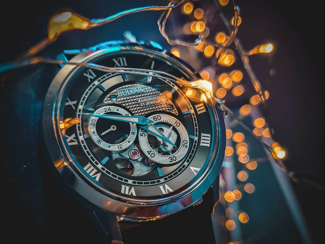 ローマン・サドフスキーさんのインスタグラム写真 - (ローマン・サドフスキーInstagram)「Seems that we have a lot of extra TIME ⌚ at home 😉😂 Spend it doing the #romskyphotographychallenge 🤣😂 Check out my newest YouTube video for details and some tips! I took these using my phone, and it's all you need. Link in bio! - - - - - - - - - - -  #mobilephotography #newhobby #photography」4月6日 5時02分 - roman_sadovsky