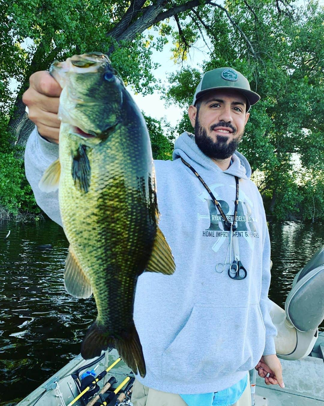 ジェイ・ミルズのインスタグラム：「Might as well start rippin lips during all this. It’s time」