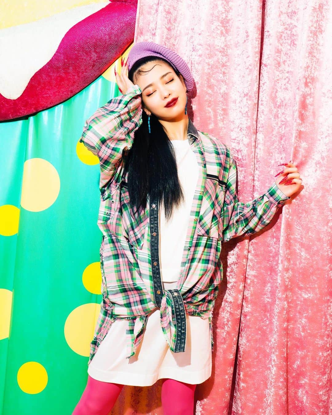 のインスタグラム：「for Quns! magazine4月号　@tgm_nagoya  photo & drection & propstyling by me  model @yokota_mayuu  stylist  @hitomi_imamura  hairmake @harukadebeau  #高島屋ゲートタワーモール #横田真悠#Quns!#beauty#photography#propstyling#kisimari #モンスター　#👾#ponytail」