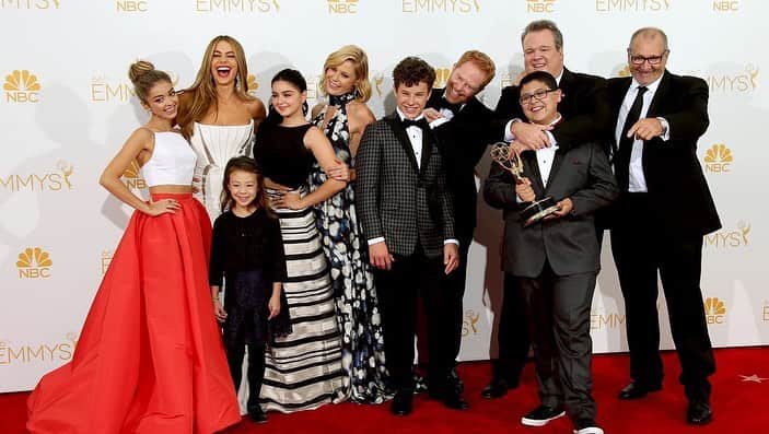 のインスタグラム：「With only a fews day left before the series finale of Modern Family, I thought I would share some memories of my time on the show. Starting with the award shows we attended. What an honor it was to stand next to my cast on these stages and accept these awards not just on our behalf, but on behalf of our crew too. We never, ever took this for granted. I mean, if you would’ve told 8 year old Rico he would one day win a Kids’ Choice Award and get slimed on stage, he would’ve said “Man, I’ve made it!”」