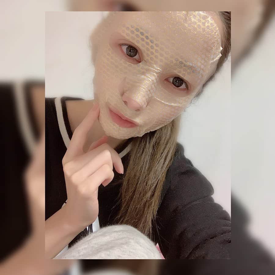 浅香ななみさんのインスタグラム写真 - (浅香ななみInstagram)「. こうなったら、おうち美容にも精が出ますよー笑 バノバギ　インジェクションマスクシリーズのゴールド使ってみたら肌がプリップリに復活した🥺 最近メイクほぼ0だけどマスクで肌荒れしがちだったから嬉しい！ シルバーはまだ使ってないけど透明感が出るみたいで楽しみだ〜🤍 このマスク、皮膚科医が開発してるそうで敏感肌の方でも使いやすい処方になってるから安心して使えたよ✨ #バノバギ #フェイスマスク #パック　#スキンケア #韓国コスメ #美容」4月6日 8時13分 - _773.a_