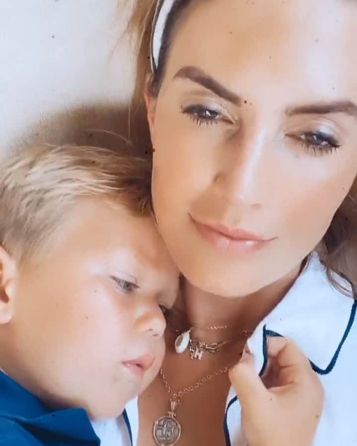 Elizabeth Chambers Hammerのインスタグラム：「“My little eyes love you.” Beyond grateful for these moments. Happy Sunday, lovers. ❤️❤️❤️」