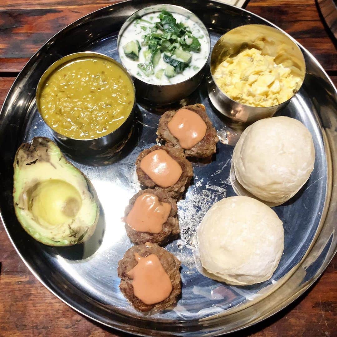 池内万作さんのインスタグラム写真 - (池内万作Instagram)「みちょ食堂さんに新しい皿が登場し、スパイス満載の料理が。 ダールやらケバブやら超美味い。 おかげで楽しい自宅飯♪ ありがとう〜！ #みちょ食堂　#イケウチ家の食卓」4月6日 10時12分 - mandeshita