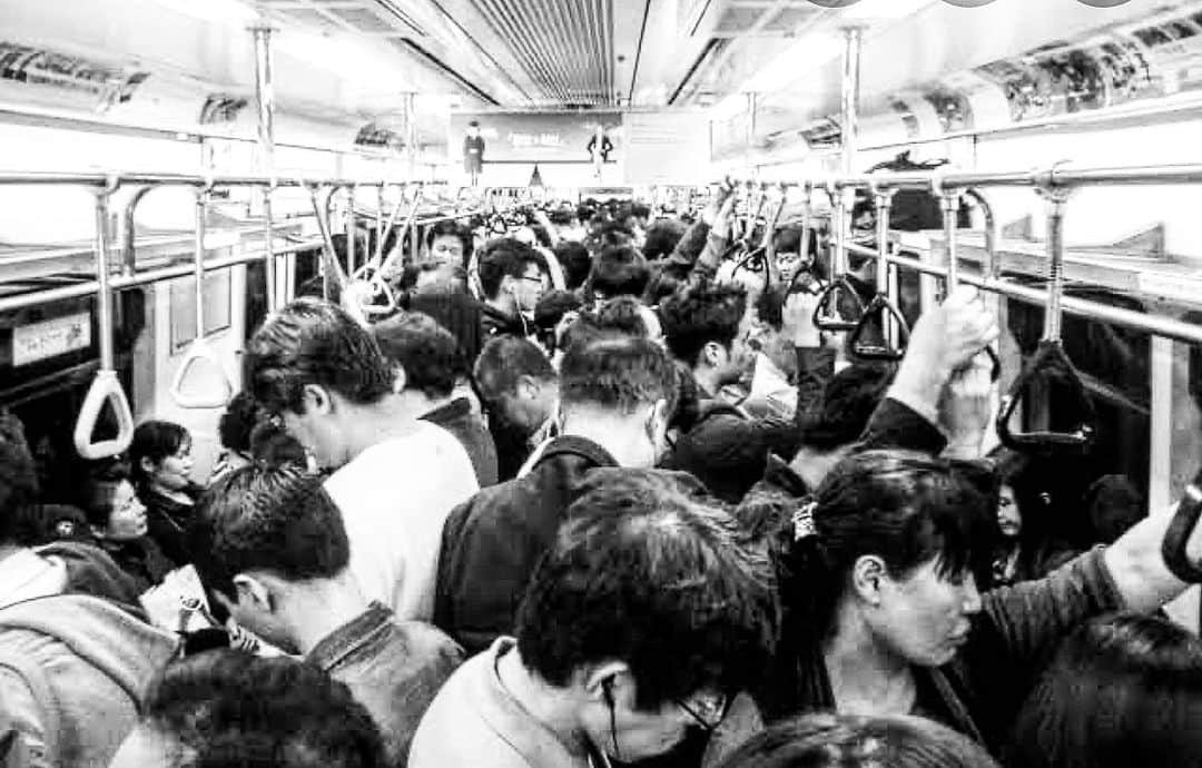 Metisさんのインスタグラム写真 - (MetisInstagram)「電車少なくしても毎日乗る人の人数誰も変えれんわ。  Metis  #電車#感染拡大#電車減便#ラッシュ#ダメでしょ」4月6日 20時31分 - metis_0328
