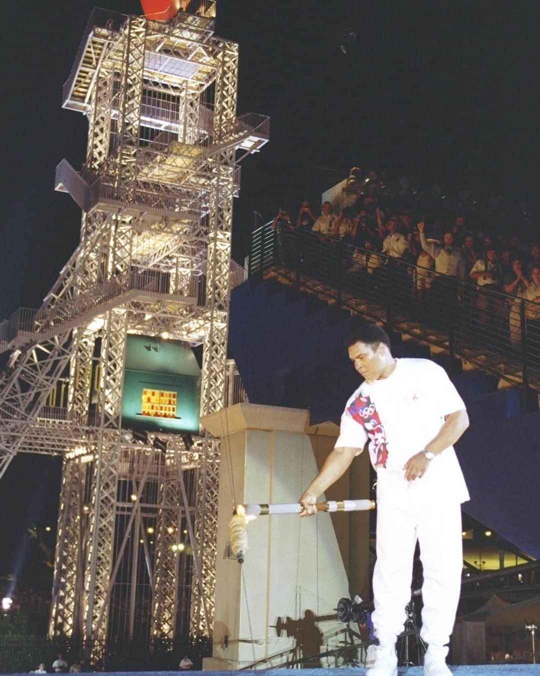 オリンピックチャンネルさんのインスタグラム写真 - (オリンピックチャンネルInstagram)「📸 Muhammad Ali lights the Olympic Flame at Atlanta 1996. 🤩⁠⠀ ⁠⠀ Tap the link in bio to relive non-stop Opening and Closing Olympic Ceremonies.」4月6日 20時37分 - olympicchannel_x