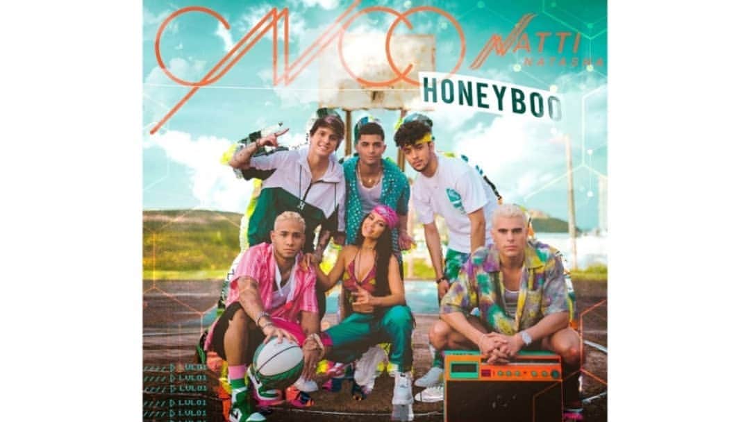 ソニー・ミュージック洋楽さんのインスタグラム写真 - (ソニー・ミュージック洋楽Instagram)「大人気ラテン系ボーイズ・グループCNCOが新曲「 #HoneyBoo 」をリリース⚡ メンバーからメッセージ動画も到着したよ🎦 . 今作はドミニカ出身の女性シンガーソングライターのナッティ・ナターシャとコラボ🎵😍 ミュージック・ビデオも公開されています🎬 .  キュンキュンしちゃうような甘く軽快なサウンドとラテン系男性のセクシーさをチェックして下さいね😁🌟 . .  #CNCO #CNCOjp #イケメン #かっこいい #美男子 #美少年 #ラテン #boysgroup #中南米 #レゲトン #洋楽 #洋楽好きな人と繋がりたい #洋楽好き #新曲 #NewSingle #newmusic #Instamusic #美女 #NattiNatasha #ドミニカ共和国 #ドミニカ  #Dominica #MV #musicvideo  @cncomusic @nattinatasha」4月6日 20時38分 - sonymusic_jp