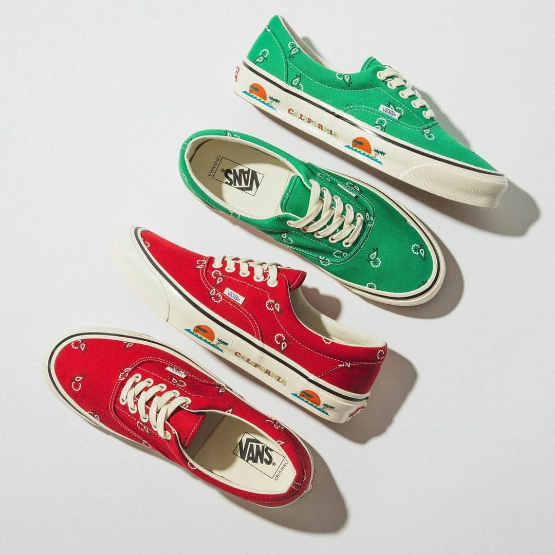 HYPEBEASTさんのインスタグラム写真 - (HYPEBEASTInstagram)「@hypebeastkicks: @vans has reworked its classic OG Era LX sneaker with a bold paisley print that's fit for the warmer months ahead. It comes in both Fern Green and Pompeian Red colorways with a white midsole that includes colorful graphics inspired by California and its relaxing beaches. It's available now at retailers like @hbx for $83 USD a pair.⁠⠀ Photo: HBX」4月6日 20時51分 - hypebeast