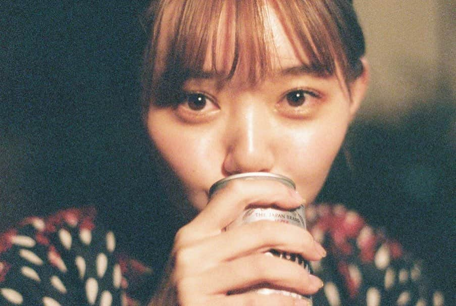 江野沢愛美さんのインスタグラム写真 - (江野沢愛美Instagram)「まだあったオフショット。 りかとメイクさんがYouTube見ながら帯まで試行錯誤して必死に着せてくれた傑作、、笑 #僕はまだ恋を知らない 今日もまた寝る前に観てね☺︎」4月6日 20時47分 - enosawa_manami