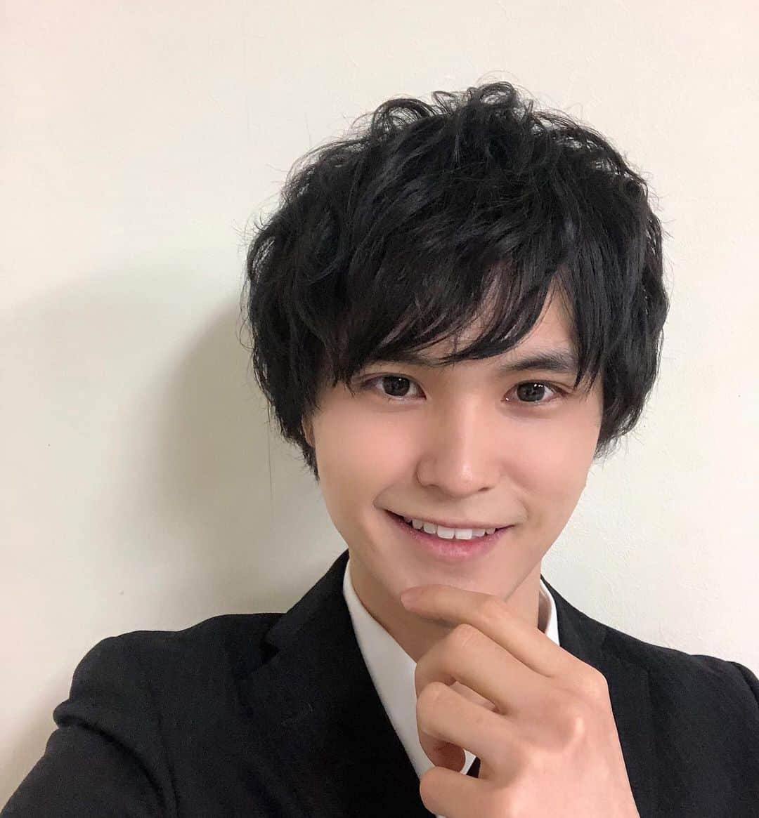 前田康士朗さんのインスタグラム写真 - (前田康士朗Instagram)「. 今日はとあるCMの撮影でした〜✌️ . 情報解禁しましたらまた報告させていただきます！！ . . . #撮影  #cm  #俳優  #役者  #モデル  #model  #スーツ  #スーツ男子  #suits  #navyinc」4月6日 21時00分 - koshiro.maeda