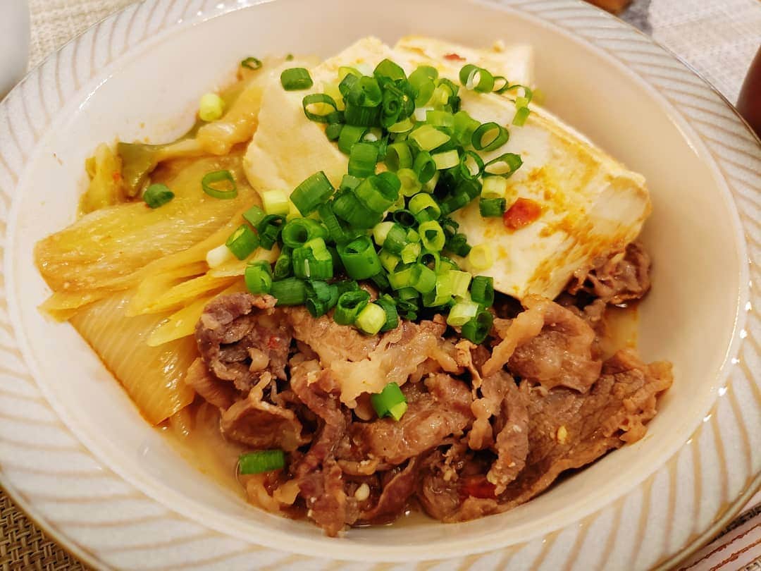 葉山いくみのインスタグラム：「今日の晩ごはんは肉豆腐。 辛味噌で味付けしてみた～😋🍴💕 #おうちごはん」