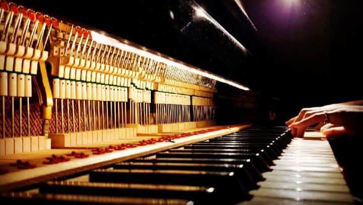 大久保裕太のインスタグラム：「『ティファのテーマ』  そろそろFF7リメイクが発売されるみたいっすね。 これは絶対にプレイしたい。 …PS4持ってないんだけどさ。  #piano#pianoman#okbpiano#goodnight  #FF#FF7#remake#PS4」