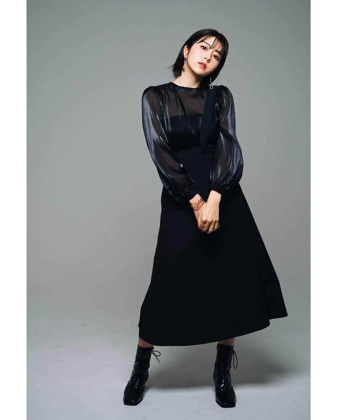 のインスタグラム：「. tops,boots @acym_official skirt @amail_official bangle @lesgeorgettes_byaltesse ring @atelier_kikiki  辛めのお洋服ハマりそう👾🖤 買いには行けないので ネットでポチッとしようかな〜」