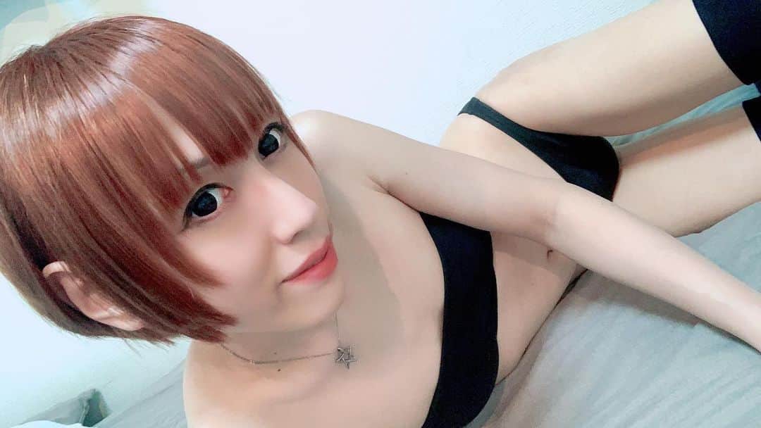 荒金さとみのインスタグラム：「‪コロナショックが収まったら、セフレと🏩ラブホで思いっきりHがしたい😆‬ ‪そして‬ ‪一緒にジャグジー🧺🧴🧼🛁‬ ‪一緒に賢者タイム😋🍻🍕😋‬ ‪一瞬にサイゼリ屋😋🍝🍚😋‬ ‪そのためには今は自粛じゃぁぁ‼️‬」