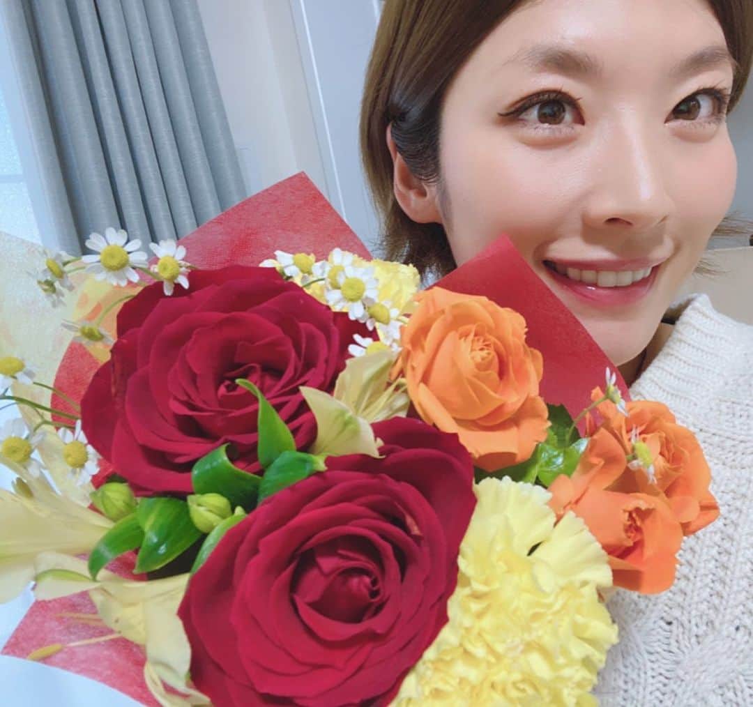 西谷綾子のインスタグラム：「✴︎ 4月4日🌸 お誕生日を迎えました✨🌹 ・ 桜は厳しい寒さに負けず 美しい花を咲かせ 見る人達の心を癒し元気にしてくれる🌸 私も今出来ることを実践していきます‼️ ・ 1日でも早くこの事態が収まり みんなと笑顔の再会を想像したら 元気が湧いてくる🌟 それまでお互い頑張ろう🔥👊」