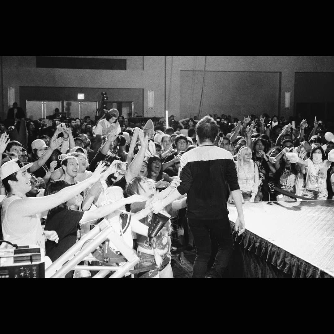 TeddyLoidのインスタグラム：「We definitely can't lose this battle. Until the day we can meet again.」