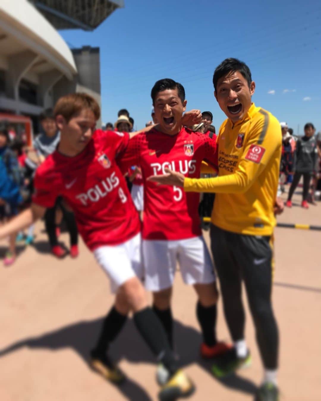 みどりかわたけし（ラ・ラベスト）のインスタグラム：「森脇選手誕生日おめでとうございます！ 奇跡的に僕と同じ誕生日でした笑 森脇選手がこのファン感の時に 槙野選手と引き合わせてくれたのが 全ての始まりでそれ以降もたまに お会いさせて頂く時もいつも優しく 愛のある対応ありがとうございます！ 移籍してしまいましたが、 現チームでの活躍を願っています！ 浦和との直接対決には もちろん勝たせてもらいます！！笑 、 1日でも早いコロナの終息と Jリーグの再開、選手の健康を 心より祈っております！ 、 、  #みどりかわたけし#槙野智章 選手#ものまねjapan#日本代表#浦和レッズ#soccer#futsal#サッカー#フットサル#ケイダッシュステージ#芸人#ララベスト#浅草#人力車#東京力車#俥夫#asakusa#rickshaw#instgood#friends#beautiful#instadaily#smile#l4l#森脇良太」