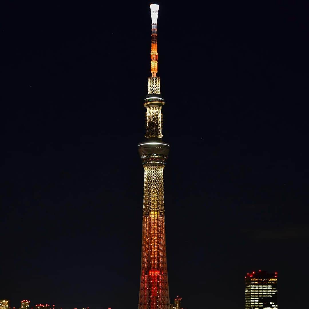 TOBU RAILWAY（東武鉄道）さんのインスタグラム写真 - (TOBU RAILWAY（東武鉄道）Instagram)「. . 🚩TOKYO SKYTREE . . [TOKYO SKYTREE’s illumination has been upgraded with increased radiance!] . . TOKYO SKYTREE’s illumination has been renewed with an impressive lighting design that will remain in the hearts of the people who will see it, with more radiance and various arrangements filled with lots of lively movements.  http://www.tokyo-skytree.jp/en/enjoy/lighting/ . . . . . #tokyoskytree #tokyo #asakusa  #travelgram #tobujapantrip #discoverjapan #unknownjapan #jp_gallery #visitjapan #japan_of_insta #art_of_japan #instatravel #japan #instagood #travel_japan #exoloretheworld  #landscape #ig_japan #explorejapan #travelinjapan #beautifuldestinationsaroundworld」4月6日 12時53分 - tobu_japan_trip