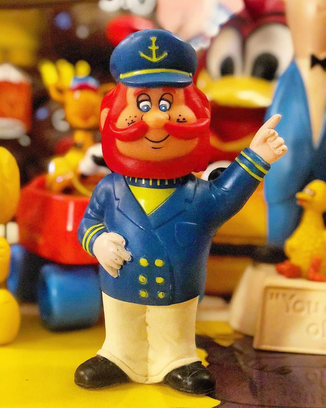 大川知英さんのインスタグラム写真 - (大川知英Instagram)「70's Captain D's/Coin Bank vinyl Figure Advertising 🇺🇸 シーフードレストランの赤毛で赤髭で赤眉毛 のファンキーな船長にズッポシ🚬upi🤡 50歳過ぎたらこんなキャプテンになろう🏴‍☠️ #captainds#coinbank#figure#advertising #70s#赤毛の船長#シーフードレストラン #ファンキー#ズッポシ#50歳過ぎたら #こんなキャプテンになる#amecajiboys  #takatsubase#アメトイ部#キャプテン #YouTube」4月6日 13時12分 - zupposi_swamp