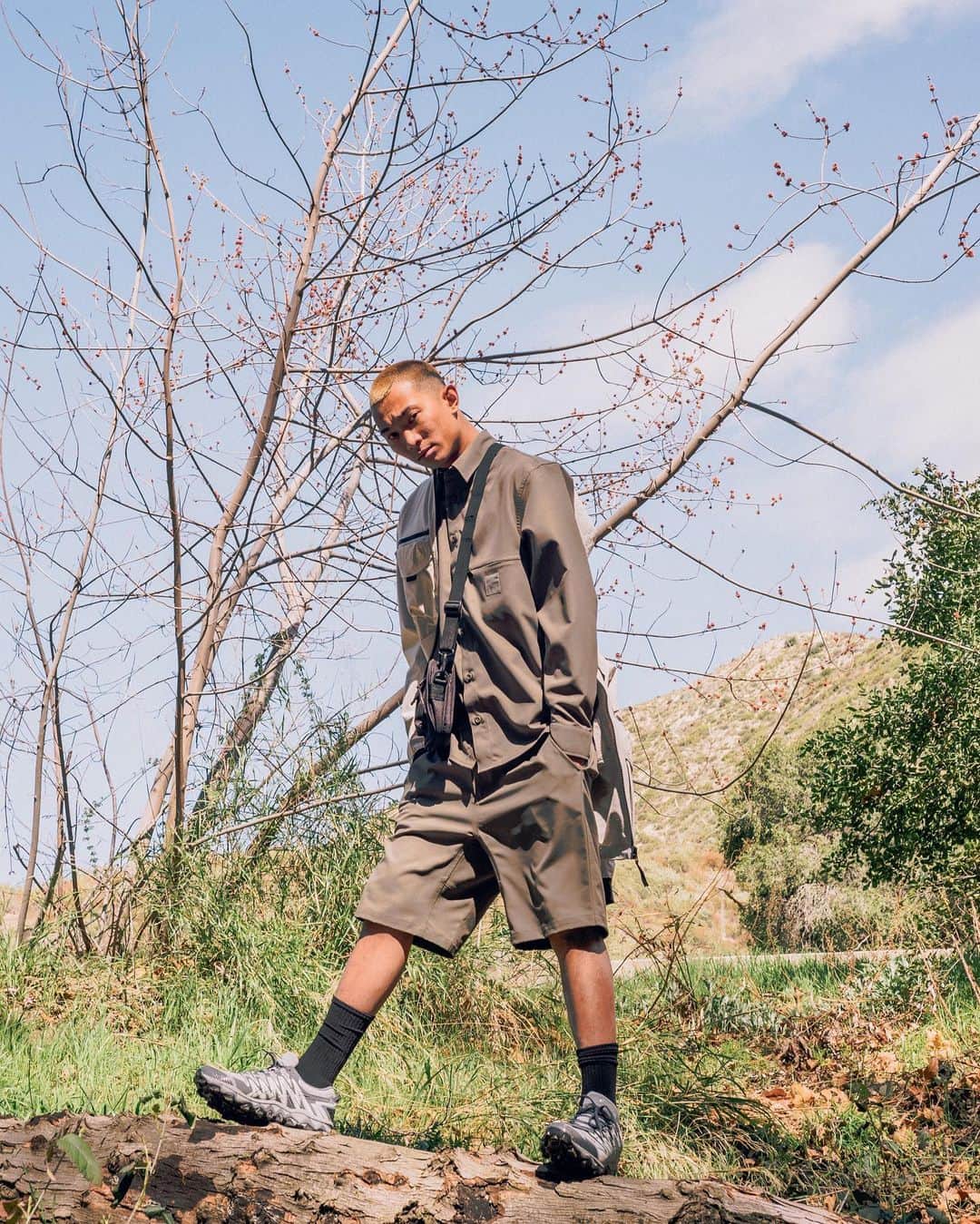 HYPEBEASTさんのインスタグラム写真 - (HYPEBEASTInstagram)「@hypebeaststyle: @carharttwip looks to the great outdoors for a new Spring/Summer 2020 edit that’s been renamed to “The Great Indoors” due to the current situation around the world and the need for social distancing. Featuring a number of technical and functional pieces, the edit “serves as a comforting reminder of what lies in wait when this is all over.” ⁠⠀ Photo: @coleybrown123」4月6日 13時31分 - hypebeast