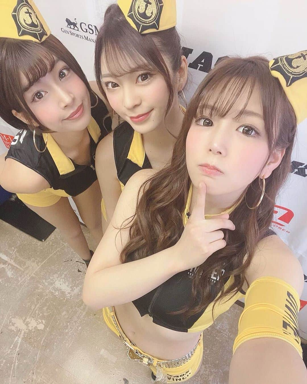 原満莉菜さんのインスタグラム写真 - (原満莉菜Instagram)「KHAOS  GIRLS💛🖤 ． こちゃまるとマリーちゃん🥰 ． ． ． #KHAOSGIRLS #KHAOSガールズ #khaos #ラウンドガール #roundgirl」4月6日 13時37分 - marina_serizawa