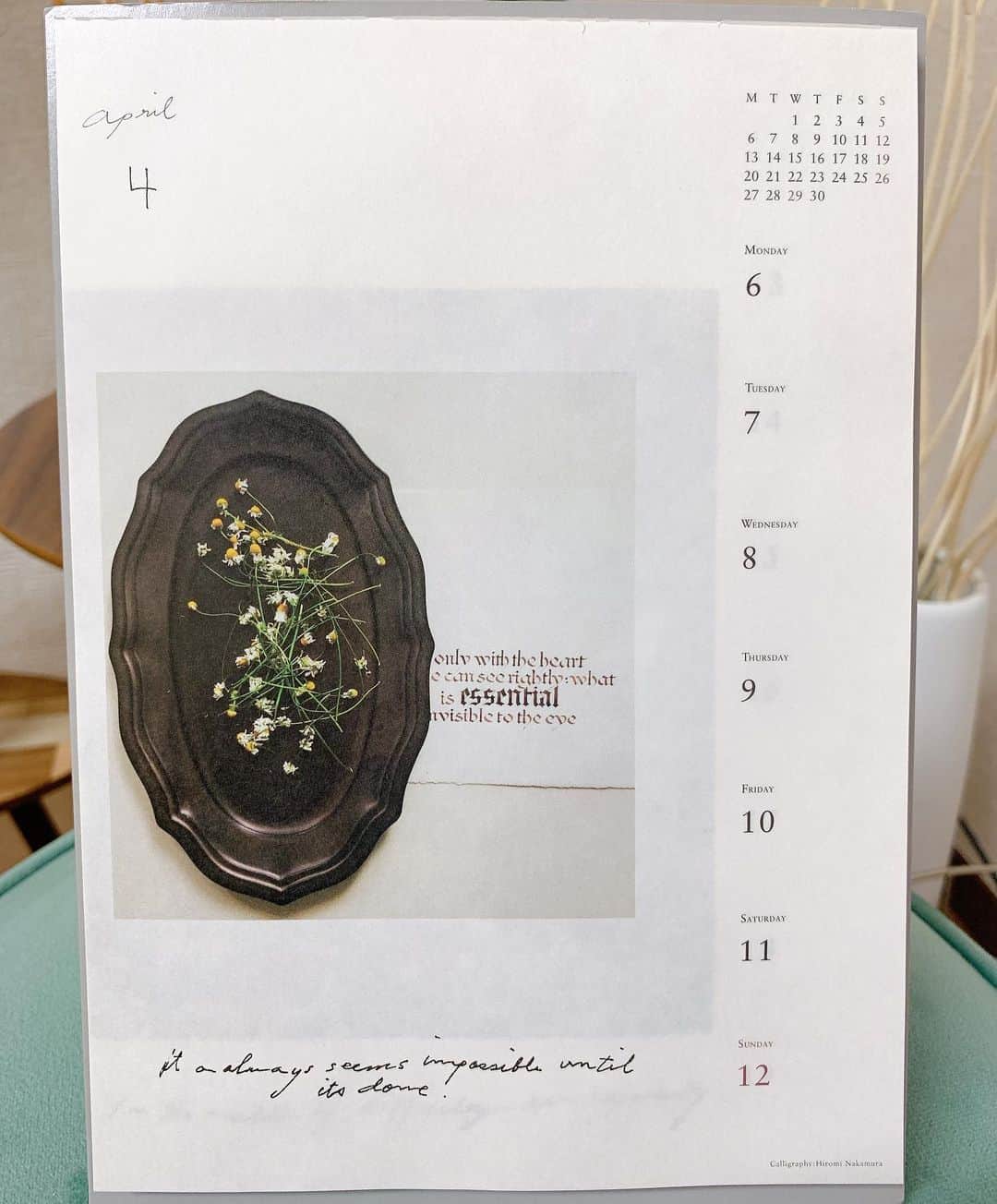 橘花梨さんのインスタグラム写真 - (橘花梨Instagram)「また新しい1週間。お気に入りの週めくりカレンダー、いつも写真が素敵なのでお役目果たしてからも壁に貼ったり、ガーランドにしたりと仕事してもらっています。今週もすき🌷 #週めくりカレンダー #おうち時間 #お家時間」4月6日 13時58分 - tachibana_karin