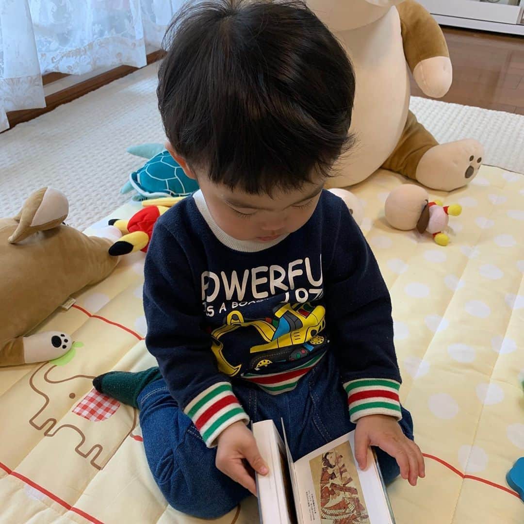 百千糸さんのインスタグラム写真 - (百千糸Instagram)「このページを開くと「パパー！」と連呼する息子。」4月6日 14時36分 - junko_ichida