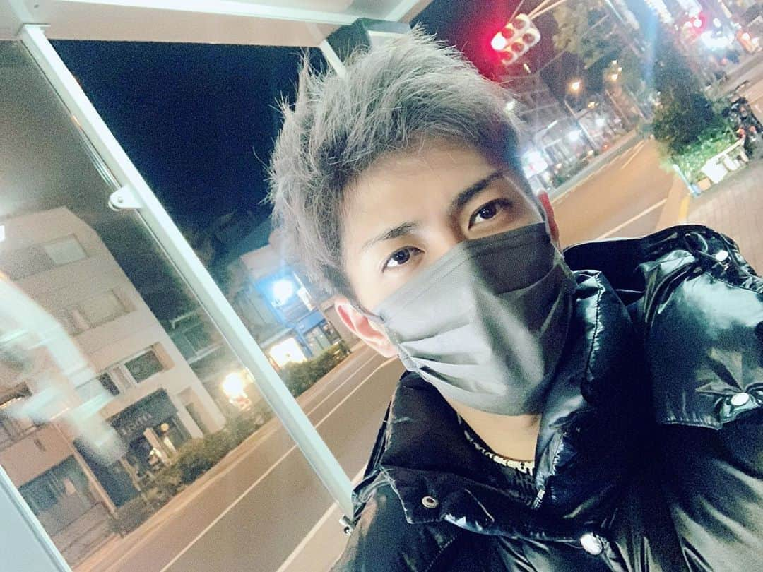 君沢ユウキさんのインスタグラム写真 - (君沢ユウキInstagram)「I've decide to live like a Thunder. that suits?  #silver #hair #kakashi #yukikimisawa  #君沢ユウキ」4月6日 14時34分 - yukikimisawa