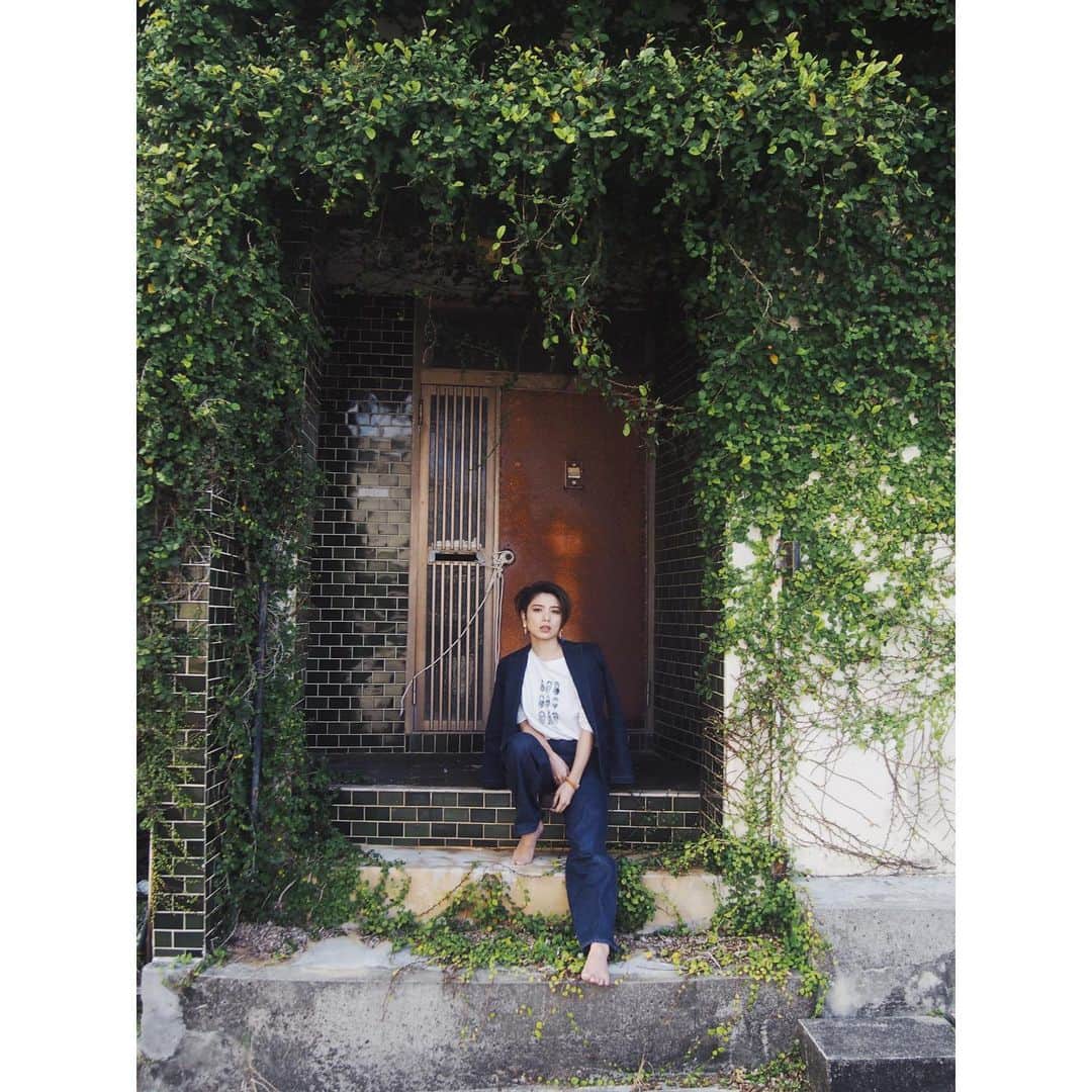 金城優華のインスタグラム：「『ちるだい』﻿:[脱力] ﻿ ﻿ ﻿ ﻿ ﻿ いつかの﻿ Okinawa.﻿ Nago.﻿ ﻿ ﻿ ﻿ #nagogram﻿ ﻿ ﻿ ﻿ #歴史感じる﻿ #昔の活気を感じながら﻿ ﻿ #金城優華﻿ #モデル﻿ ＃ママ﻿ #model﻿ #fashiongram﻿ #fashion﻿ #Instagram﻿ #instafashion﻿ #beforeCOVID-19craze」