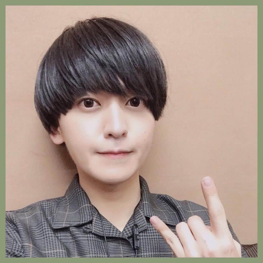 RYOTA.のインスタグラム：「いつ頃の写真や笑﻿ 写真フォルダに眠ってた自撮り貼っときます笑﻿ ﻿ 手の形から察するに良いライブだと思えた日の自撮りな気がする🤘﻿ ﻿ #自撮り男子 #自撮り界隈 #ロック #ロックンロール #マッシュ #マッシュ男子 #黒髪 #楽屋 #アニオタ #東大生 #ミュージシャン #バンド #キーボード #サックス #Qyoto #RYOTA_」