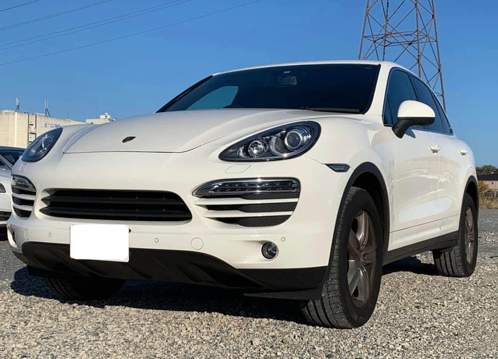 スカイカーシェアのインスタグラム：「. Porsche カイエン. . パワーのある車で何よりオシャレ！ 外観も目立つこと間違いなし！ . 平日　¥14,300 + 保険料 休日　¥15,300 + 保険料 月額利用の料金はお問い合わせください」