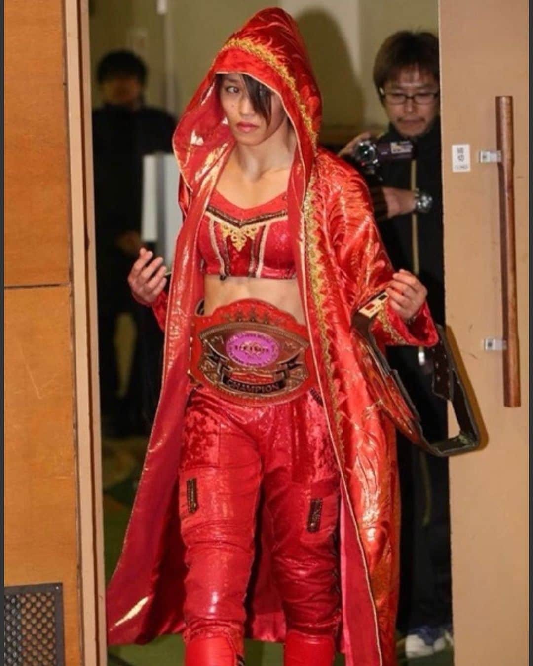 朱里さんのインスタグラム写真 - (朱里Instagram)「WNC-REINA  がなくなり 《REINA》  へ  この時はこの二つのコスチュームだったかな  #prowrestling #red #costume #memories」4月6日 16時02分 - syuri_official
